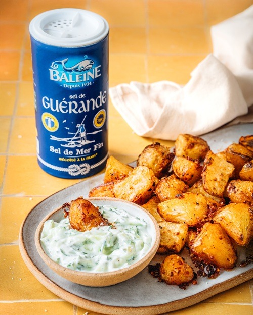Pommes de terre croustillantes au parmesan et tzatziki